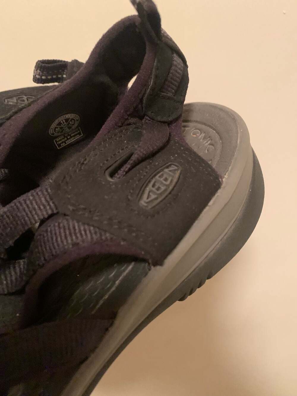 Keen Women's Whisper Waterproof Black Gray Sport Sandals Size 11 - Picture 3 of 8